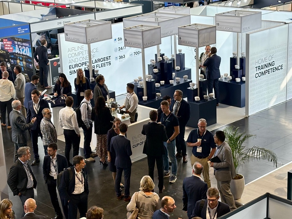 EATS 2024 Messestand mit Messebesuchern.